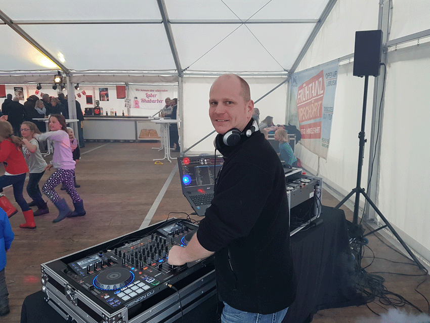 DJ-Tekkada, Hochzeits & Event-DJ aus Wittmund auf dem Dorffest in Aurich, Popens
