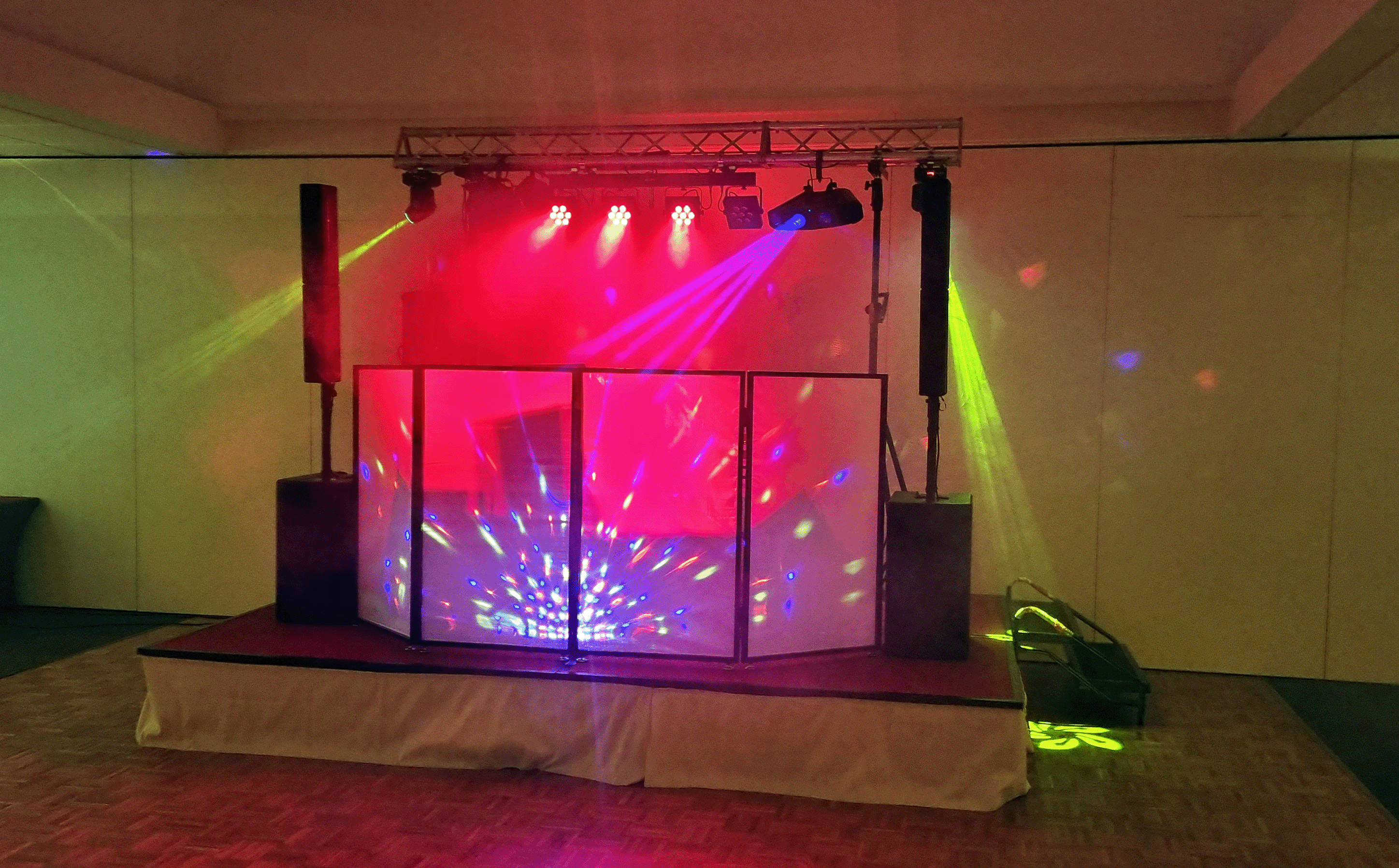 DJ-Tekkada PA-Aufbau "DISCO"
Hochzeits & Event DJ aus Wittmund/Leerhafe